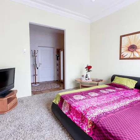 Aparment On Nezavisimosti 44 Апартаменти